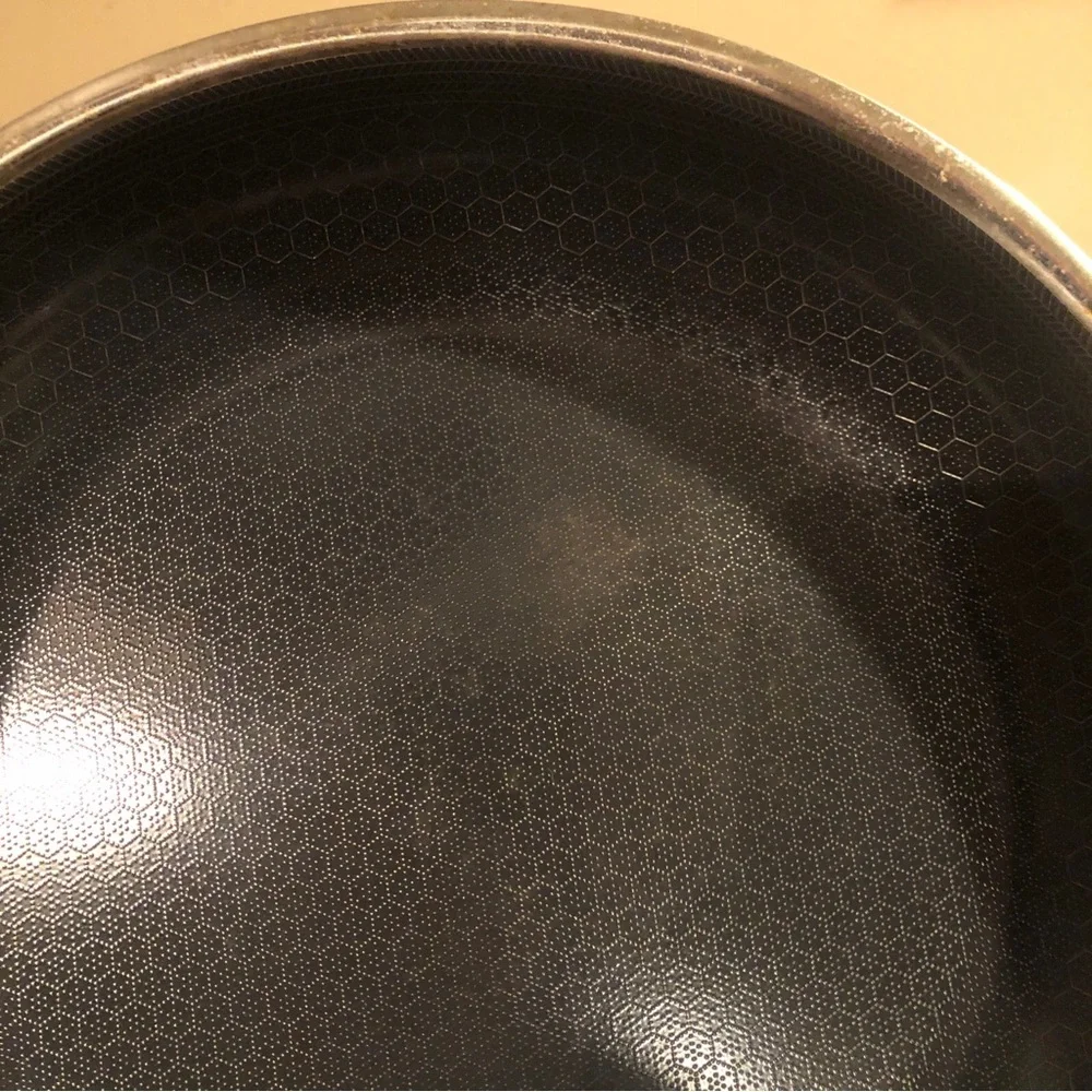 HEXCLAD 10 Inch Hybrid Stainless Steel Non-Stick Frying Pan with Lid - Picture 7 of 12